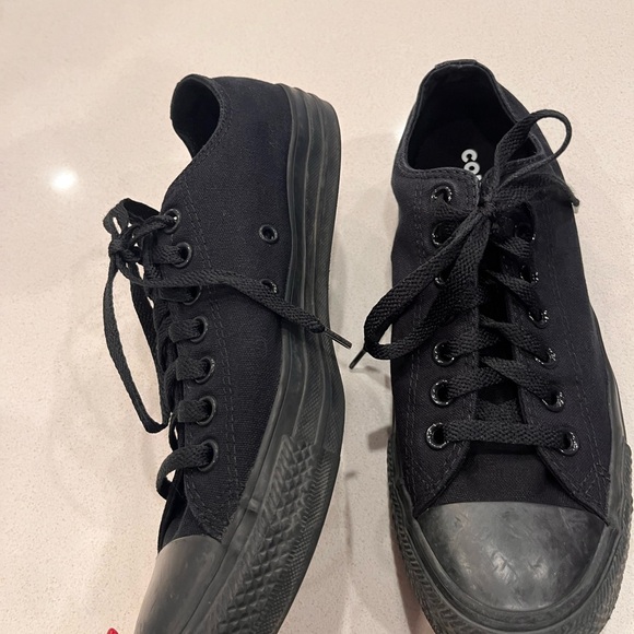 Black low top converse - Size 8.5 mens/10.5 womens - Picture 2 of 3